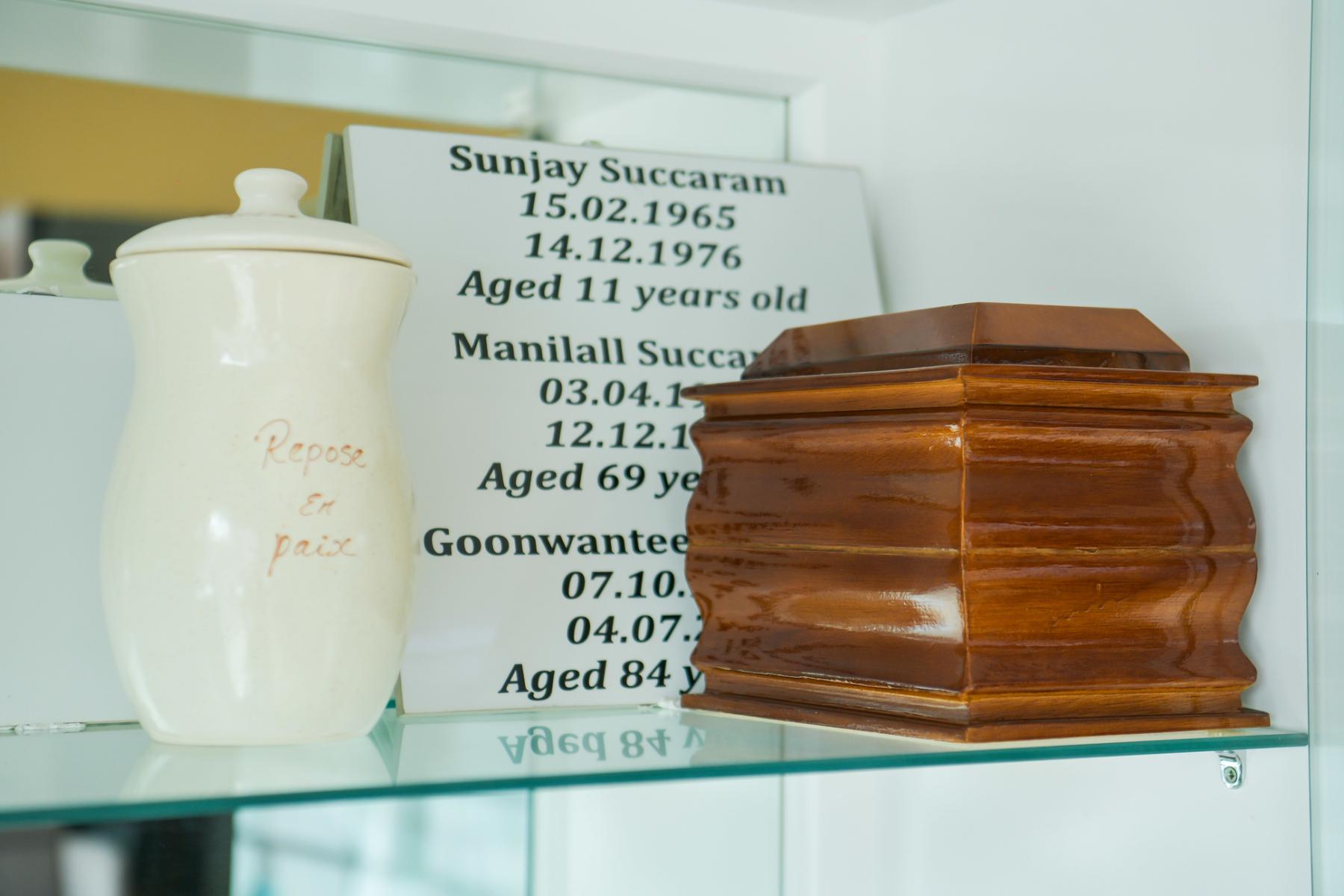 Tombs-care-Funeral-urns-1